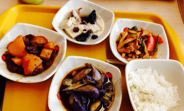 食堂承包應(yīng)加強(qiáng)原則創(chuàng)建，規(guī)范占地資源管理